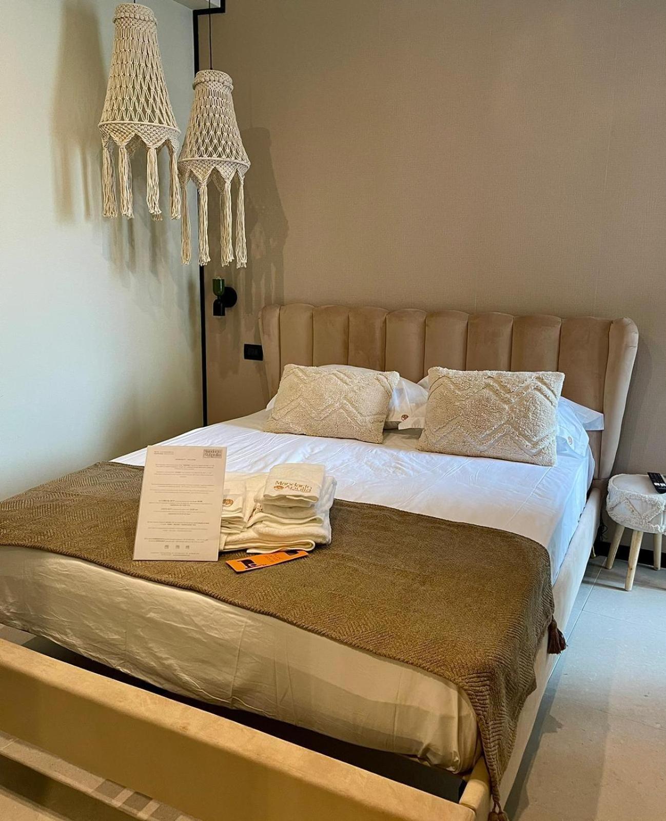 Mandarin Apulia 10 B&B Bari Bagian luar foto